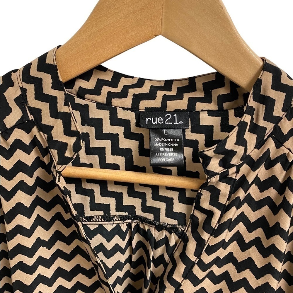 RUE 21‎ ladies blouse size large. - Picture 4 of 6